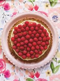 Tarte A La Pistache Aux Framboises Et Au Chocolat Blanc Sans Gluten Ricardo Recipe Pistachio Dessert Delicious Desserts Food
