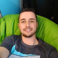 Alison Alves's Instagram, Twitter & Facebook