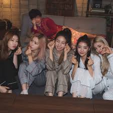 Pin Oleh Micah Di Nvshennn Di 2020 Selebritas Gambar Teman Gadis Korea