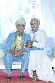 Pengaruh islam juga terlihat nyata dalam perilaku masyarakat waigeo dalam masalah perkawinan. Tata Cara Perkawinan Adat Melayu Riau Dan Kepulauan Riau Kawal Gurita