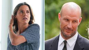 Falt i sjøen ved teaterbåt