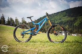Resistant to shocks with v10 hoovered way up. Test Santa Cruz V10 Cc Cycleholix