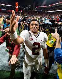 Alabama Quarterback Jalen Hurts 2 Throws A Kiss To Family After Defeating Georgia In The Sec Championship G Alabama Crimson Tide Football Jalen Hurts Alabama