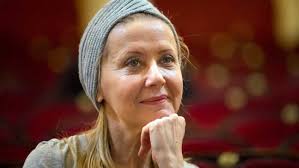 Jun 30, 2021 · eszenyi enikőt. Eszenyi Eniko Ma 60 Eves Ennyit Valtozott Legelso Filmje Ota Hazai Sztar Femina
