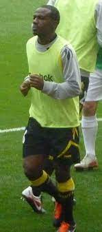 Fabrice muamba ist ein ehemaliger fußballspieler aus англия, (* 06 апр. Datei Fabrice Muamba Warmup Arsenal Vs Bolton 2011 Jpg Wikipedia