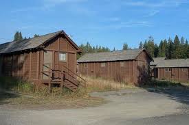 Yellowstone Nationalpark Lake Lodge Pioneer Cabins Lodging Within Yellowstone National Park Can Be Expensive S Lake Yellowstone Hotel National Parks Hotel
