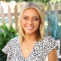 Amanda Delk's Instagram, Twitter & Facebook