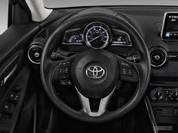 Perbedaan ini tak akan dijumpai di di sisi dashboard, toyota yaris juga menggunakan warna yang sama dengan bagian kabin. 2017 Toyota Yaris Ia Pictures Steering Wheel U S News World Report