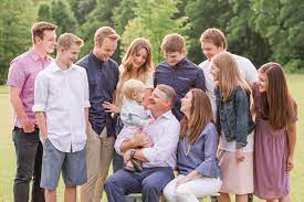 How To Prepare For Family Pictures 10 Tips From A Photographer Libertycameronphotog Big Family Photos Extended Family Photos Family Portraits What To Wear