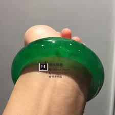 Richmanjewelry Beautiful Jadeite Bangle Rare And Being Exhibited In Shanghai Jewelry Show Jadeitebangle Highe Jade Jewelry Jewelry Show Exquisite Jewelry
