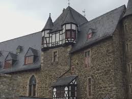 All donations are tax deductible to the fullest extent of the law. Schloss Burg Der Unsichtbare Antennenmast Deutsche Telekom