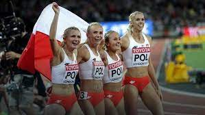 I jadwiga wajsówna ustanawiając rekord świata w rzucie dyskiem wynikiem 43,795 m. Sztafeta 4x400 Metrow Polki Zdobyly Brazowy Medal Lekkoatletyka