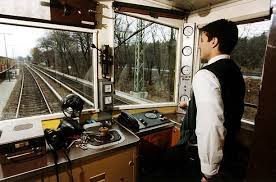 S Bahnwagen Baureihe 475 Baujahre 1927 1931 Blick In Den Fuehrerstand Die Baureihe Wurde Ende 1997 Aus Dem Verkehr Gezogen S Bahn Bahn Berlin U Bahn