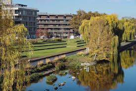 其梯田式河堤提供了很大的娱乐空间 同时也用作防洪区 house styles heilbronn mansions