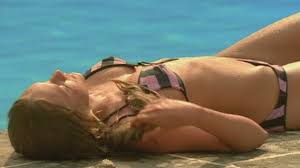 Ludivine sagnier first made waves stateside with her revealing performance in françois ozon's subtle 2003 thriller swimming pool. Swimming Pool Reviews Metacritic