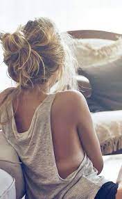 Comment Realiser Son Messy Bun En Moins De 15 Secondes Maquillage Cheveux Coiffure Idees De Coiffures