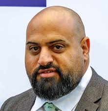 Pinnacle Test for the Equator