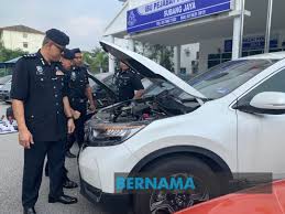 Polis berpangkat lans koperal ditembak mati di balai polis usj , subang jaya 31 ogos 2017. Bernama On Twitter Ketua Polis Daerah Subang Jaya Acp Risikin Satiman Menunjukkan Beberapa Kenderaan Dan Barangan Hasil Rampasan Daripada Satu Geng Curi Kereta Yang Bergiat Aktif Di Subang Jaya Sejak Mac Lalu