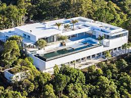 Talk to sydney morning herald earlier this month, patakey revealed the biggest shortcomings of urban change. Inside Chris Hemsworth S Byron Bay House Boss Hunting