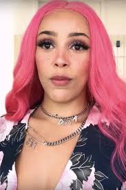 How To Do Your Makeup Like An E Girl Courtesy Of Doja Cat In 2020 Girls Makeup Pink Hair Pretty People