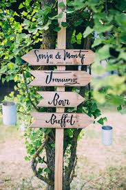 Wegweiser m (genitive wegweisers, plural wegweiser). Wegweiser Bei Diy Hochzeit Hochzeit Wegweiser Hochzeit Diy Hochzeit