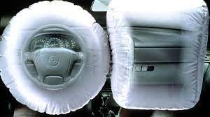 In einem stehenden auto, ohne stoß oder aufprall. Luftsacke Mussen Bei Alten Autos Die Alten Airbags Raus Welt