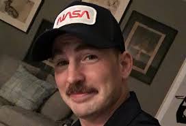 Go Public, Chris Evans dan Alba Baptista Unggah Momen Bersama : Okezone  Celebrity