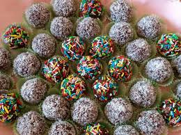 Per preparare le palline al cocco e cioccolato, in una ciotola lavorate a crema la ricotta e il mascarpone con i semi di vaniglia e lo zucchero a velo. Ricetta Palline Al Cocco E Cacao Dolcidee