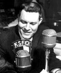 Remembering Legendary 49ers & Giants broadcaster Lon Simmons
