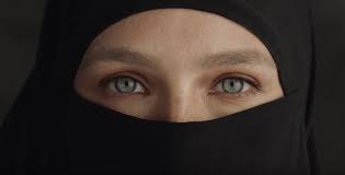 Bar Refaeli Slammed For Ripping Off Niqab In An Ad The Forward Lihat ide lainnya tentang foto teman, fotografi, fotografi teman. bar refaeli slammed for ripping off