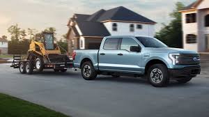 Ford has unleashed pictures and details on its most important product of the decade, which packs up to 300 miles of range and a starting price of $39,974. 2022 Ford F 150 Lightning Pro Debuts As Ev Work Truck For Sub 40k