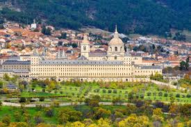 El monasterio de san lorenzo de el escorial será el escenario un tributo dirigido por víctor pablo pérez, cuyo acto central será el 'réquiem' de mozart. Bilder Konigsresidenz El Escorial In San Lorenzo Spanien Franks Travelbox