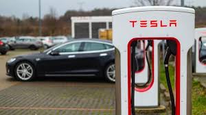 Elektroauto Tesla Knackt Die Marke Von 500 Ladestationen In Europa Tesla Elektroauto Autos