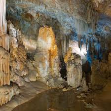 How Stalactites And Stalagmites Form Stalactite Kids Discover Limestone Caves