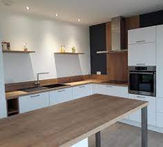 cuisine blanche et bois 15 idees pour vous inspirer kozikaza cuisine blanche et bois cuisine moderne blanche credence cuisine blanche