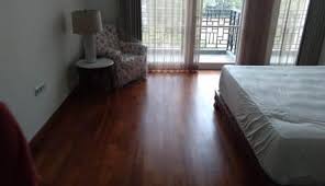Lantai kayu bisa menjadi pilihan yang menarik lho! Rumah Mewah Dengan Parket Kayu Rajawali Supplier Jual Lantai Kayu Harga Terjangkau