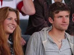 Das sollte nur für uns sein, wir hatten die eltern und die großeltern dabei. Kentilalock Thomas Muller Hochzeit Lisa