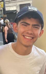 Joe again! He so photogenic 😻🎄🎁