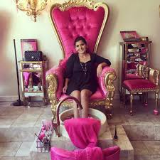 Glam Life Pedi On A Throne Beverlyhills Beauty Salon Decor Nail Salon Decor Nail Salon Interior