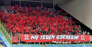 Football club twente (dutch pronunciation: Fc Twente Fans Hangen Spandoeken Op Bij Stadions We Doen Er Schijnbaar Toe Voetbalprimeur Nl