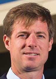 Pat Curry's Instagram, Twitter & Facebook