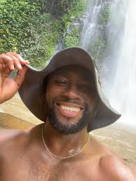 Can anyone make the water in the back less dirty and whiten my teeth a  little 😆