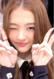 Ella Meovv: Discovering the Unique Style of Ella Gross