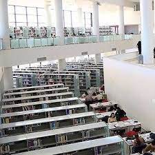 Şair ve yazar ali ural'ın katıldığı ve öğrencilerle söyleştiği. Istinye Universitesi I Kutuphane Home Facebook