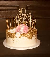 40th Birthday Cake For Her Gold And White 40th Birthday Cake 40th Birthday Cakes 40th Birthday Cupcakes 25th Birthday Cakes