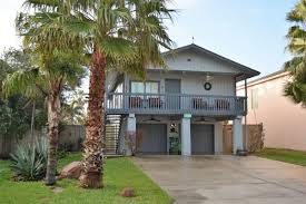 This cottage features an outdoor tennis court and a spa tub. Top 17 Airbnb Rentals In South Padre Island Texas For 2021 Trips To Discover