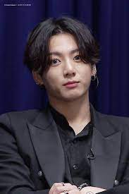 C'est une jeune femme seulement âgée de 18 ans, innocente et extrêmement timide. Jk Archive On Twitter Jungkook Foto Jungkook Jungkook Cute