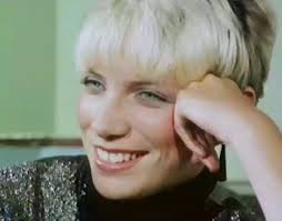 Annie Lennox Medusa: veste nuova a grandi classici