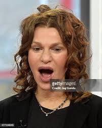 12 Sandra Bernhard Appears On The Morning Show Stock Photos, High-Res  Pictures, and Images