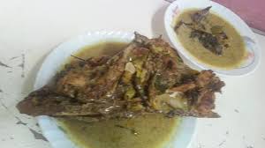 Tampak separuh kepala ikan manyung diberi kuah kekuningan dan irisan cabai rawit dipermukaannya. Bondan Winarno On Twitter Mangut Kepala Ikan Manyung Dan Iwak Pe Di Wm Sederhama Juwana Shooting Utk Ditjen Pdspkp Seafoodisbrainfood Https T Co Flvpgsuvg1